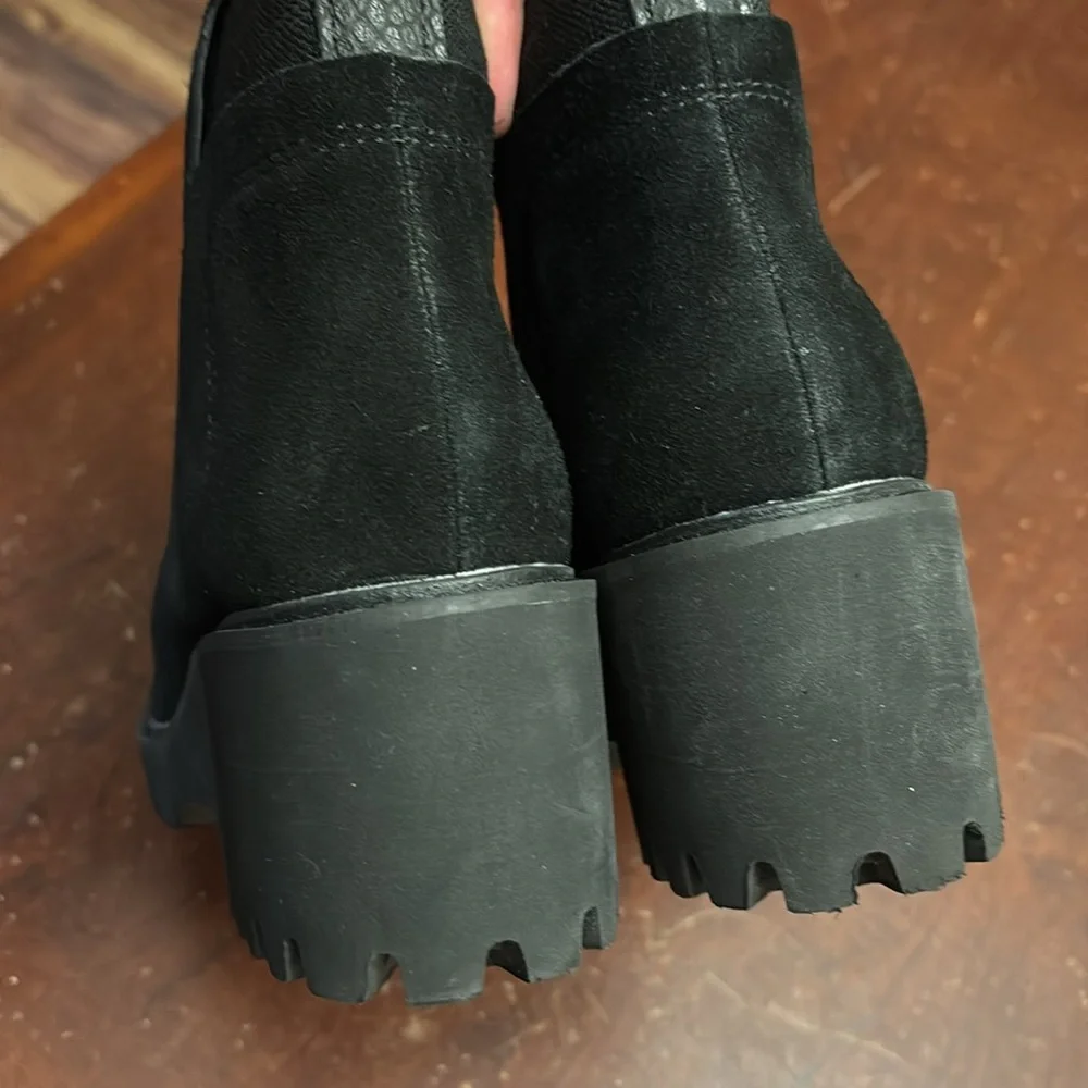 Dolce vita size 7 black suede Chelsea booties slip ons 2” heel brand new - Picture 6 of 7